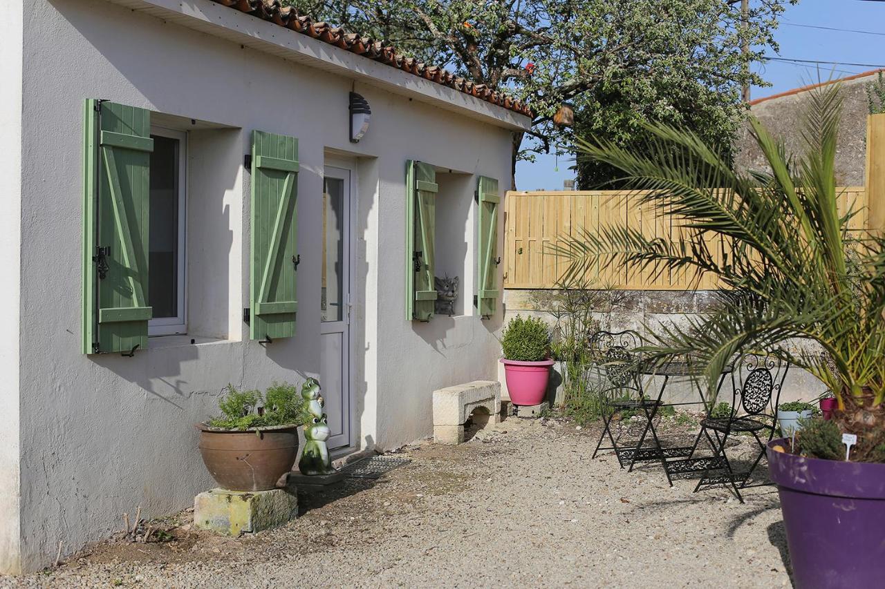 Le Gite Vert Saint-Germain-de-Lusignan Eksteriør billede